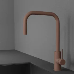 Keittiöhana Scandtap Steel Accent Square Rust D APK-liitäntä ulosvedettävä juoksuputki ruskea