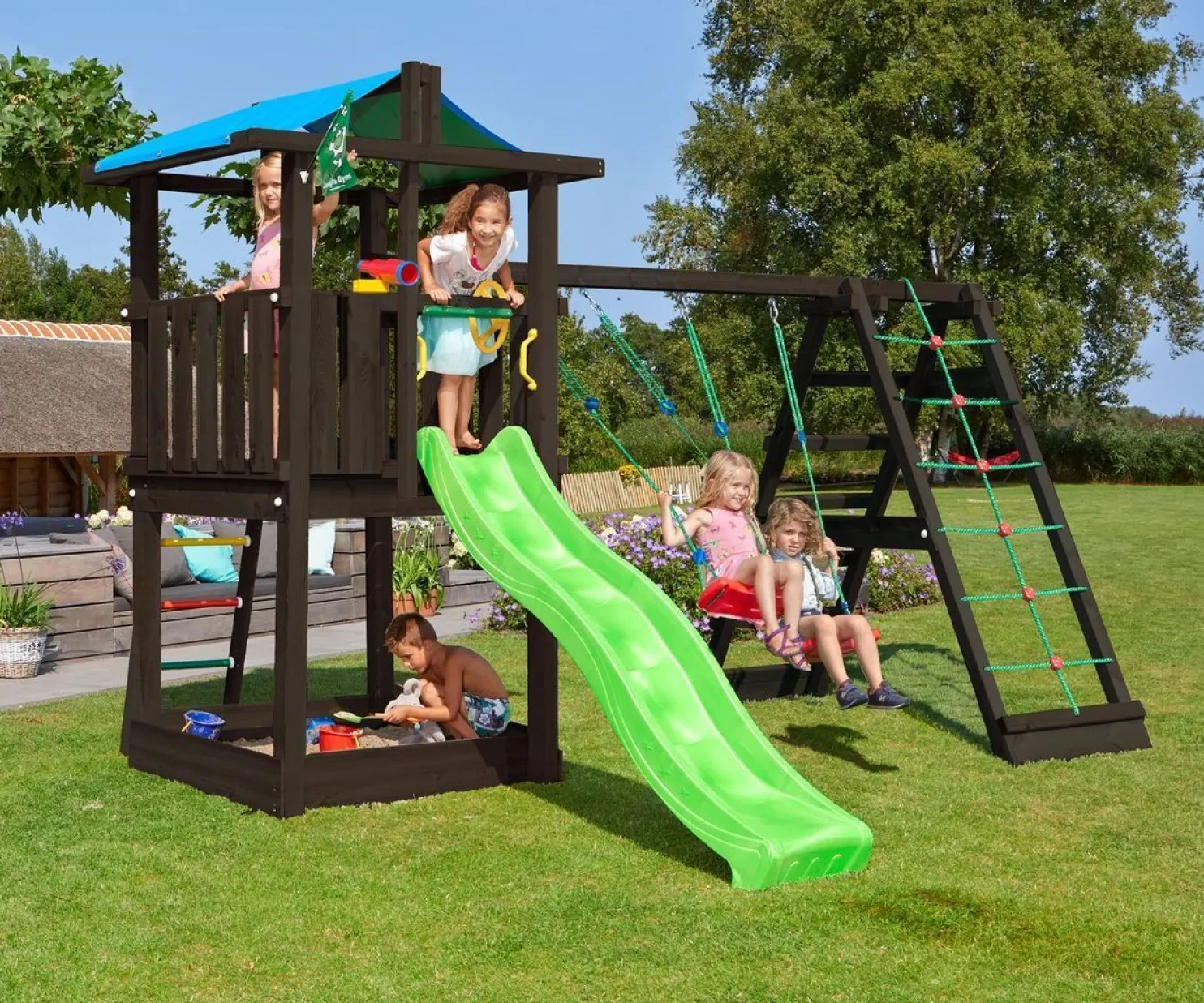 Leikkitornikokonaisuus Jungle Gym Hut 2.1, 2-Climb Module 220, mustaksi petsattu, ilman liukumäkeä