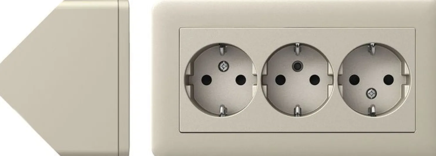 Pistorasia Schneider Electric Exxact 3-osainen pinta-asennus kulmaan metalli