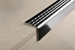 Porraskulmalista Progress Profiles Prowalk ACC 2,7m 30mm 30mm liimakiinnitettävä kiiltävä rst
