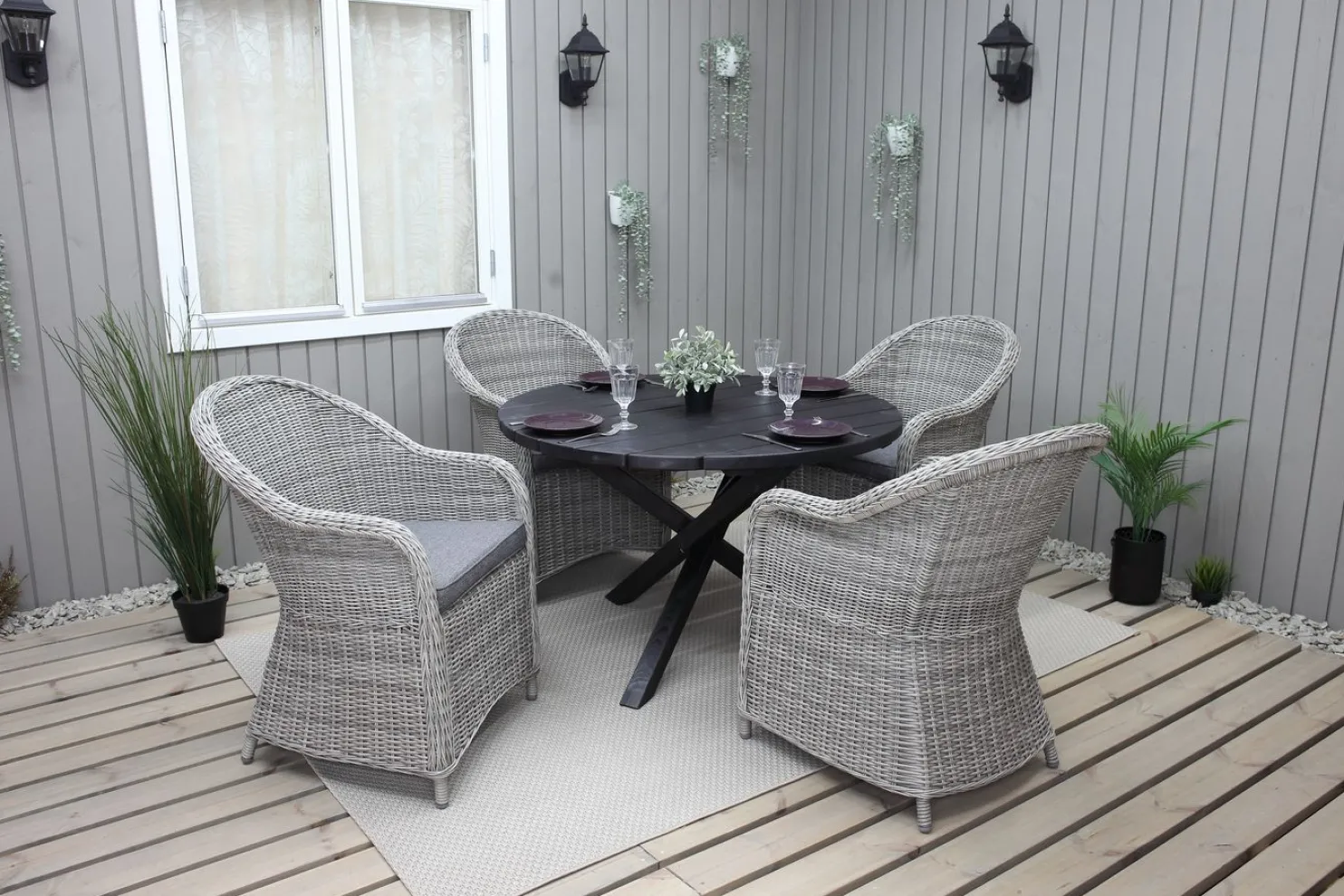 Ruokailuryhmä Baltic Garden, Ø112cm Scottsdale-pöytä + 4 Daisy-tuolia