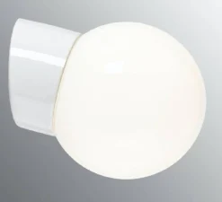 Seinävalaisin Ifö Electric Classic Glob Ø150mm opaalilasi valkoinen vino IP20