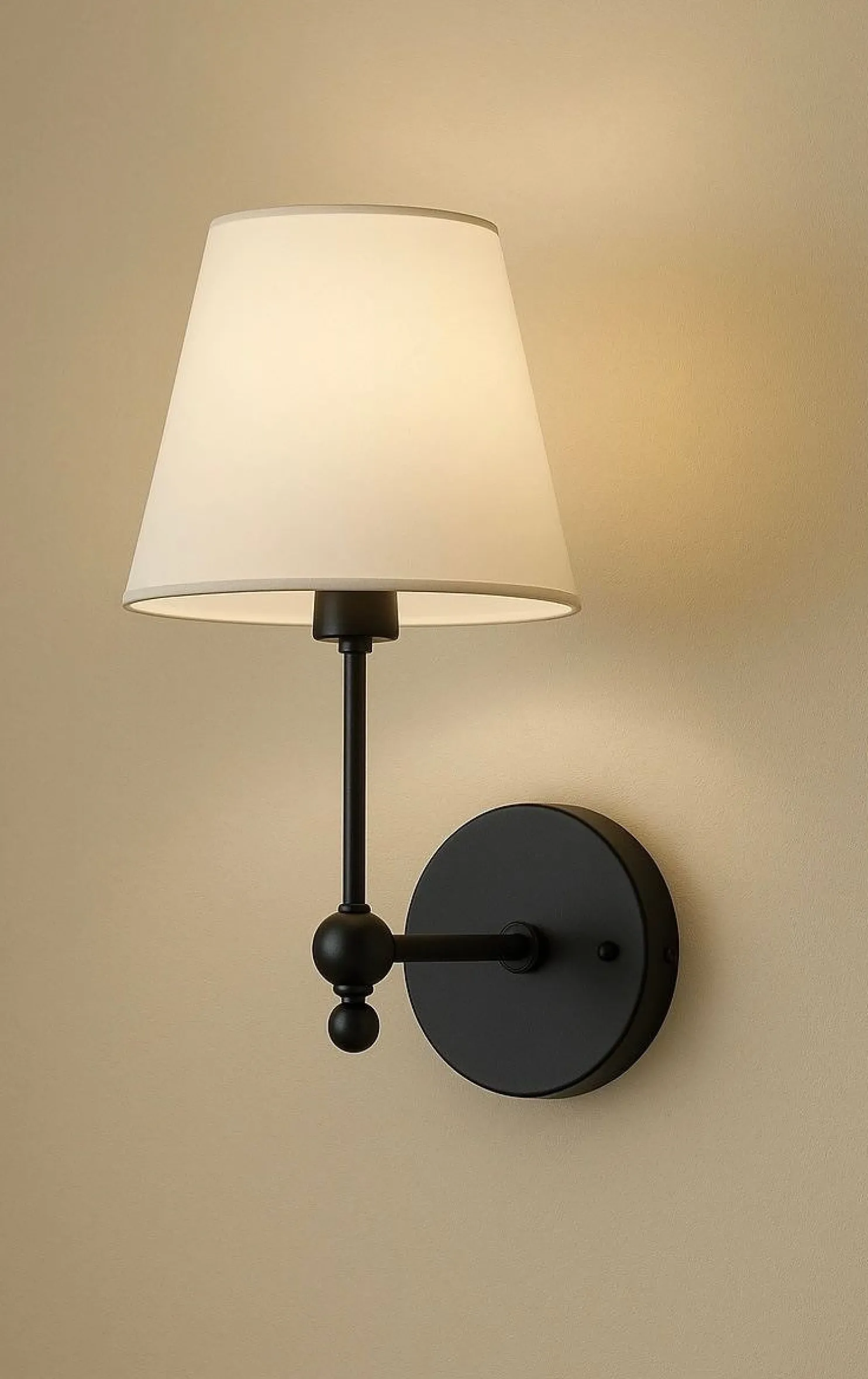 Seinävalaisin Linento Lighting BRZ-540062, ø10-15cm, E27, max. 40W, IP20, musta/valkoinen