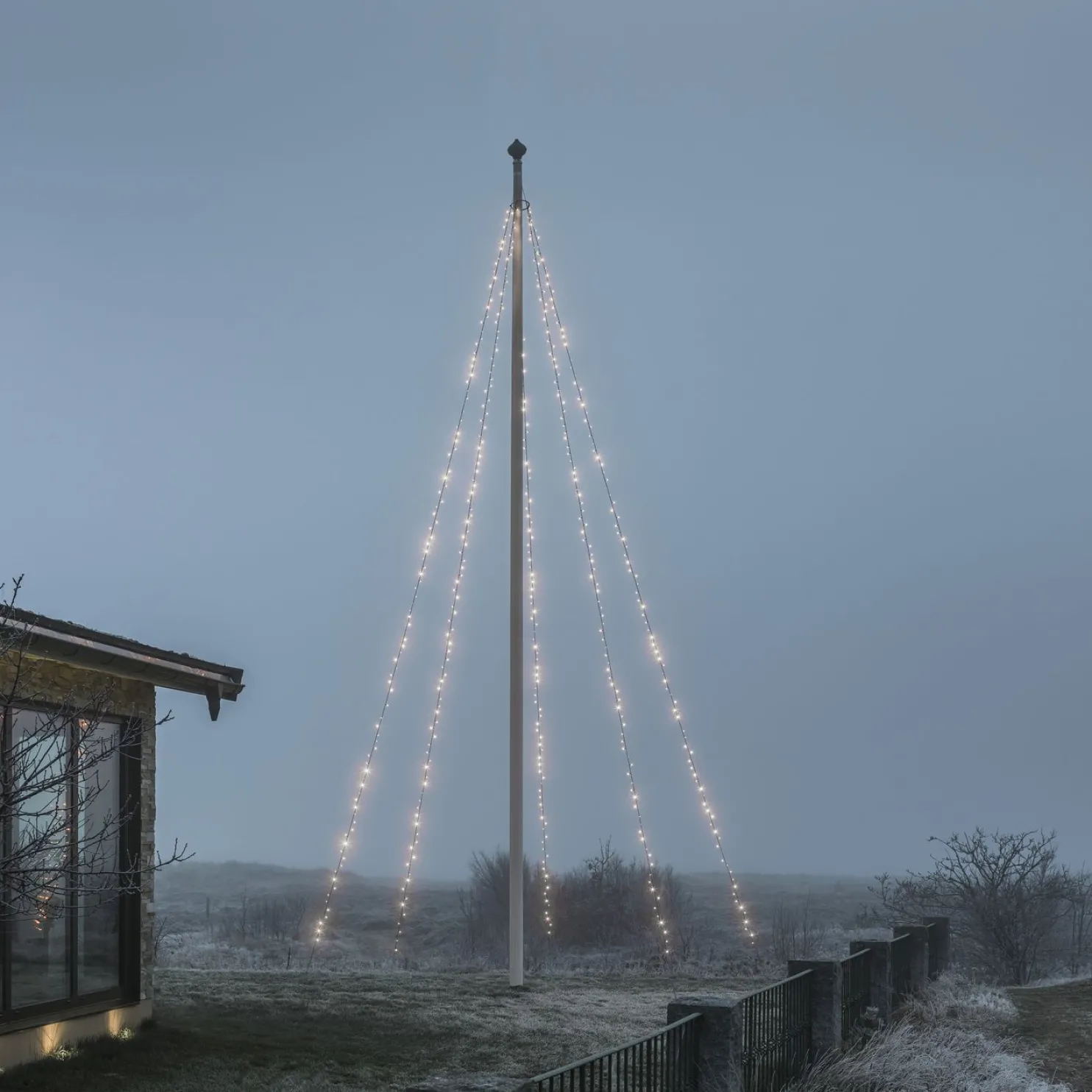 Valosarja lipputankoon Konstsmide, IP44, 500 x frostattu valettu LED, 6-7m lipputangot